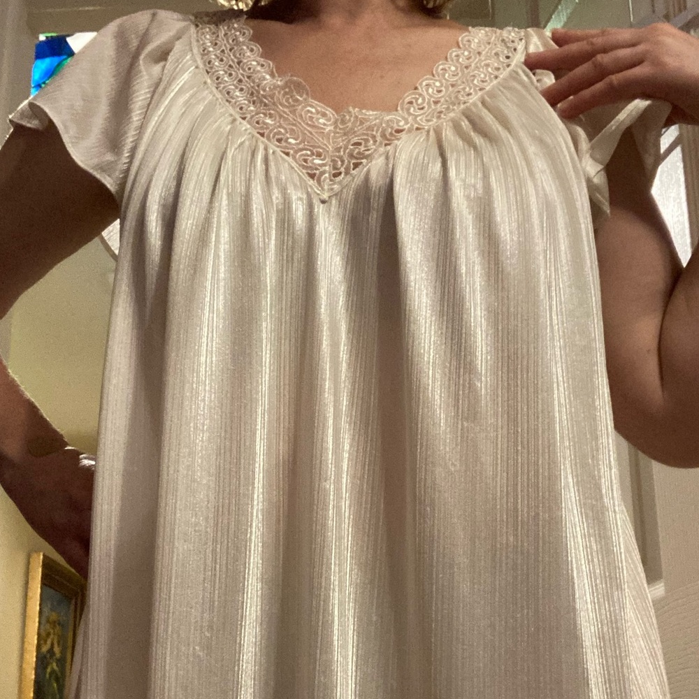 Vintage Val Mode Medium Off-White Floor Length Nightgown